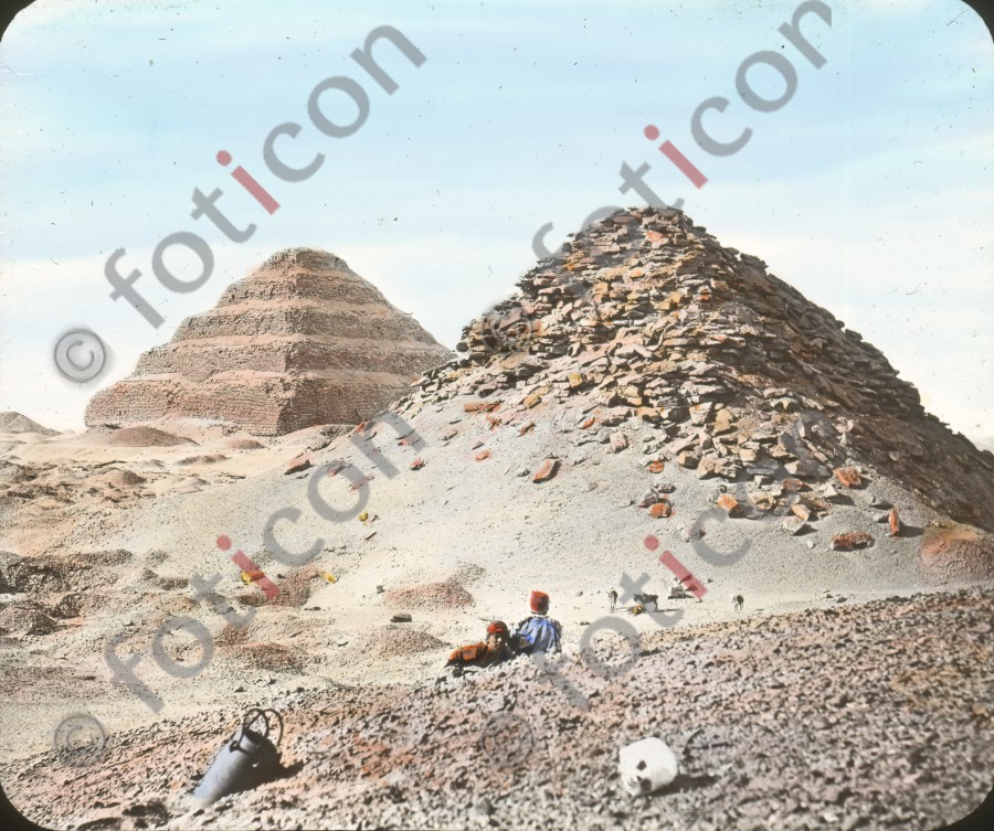 Stufenpyramide des Djoser in Sakkara | Step pyramid of Djoser in Saqqara - Foto foticon-simon-008-029.jpg | foticon.de - Bilddatenbank für Motive aus Geschichte und Kultur
